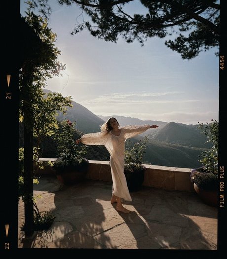 Brie Larson adult actress pictures