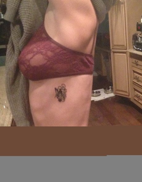 Kaley Cuoco hot actress gallery