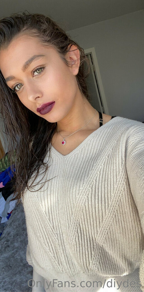 diydes model naked galleries