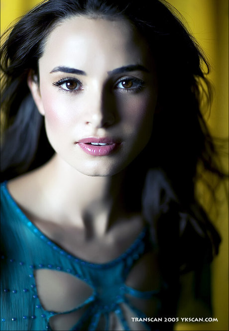 Mia Maestro hot model picture
