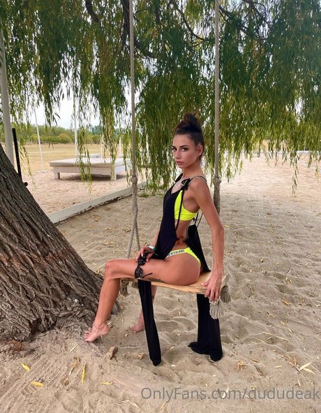 dududeak model art photo