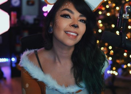 Aileen Senpai sexy star image