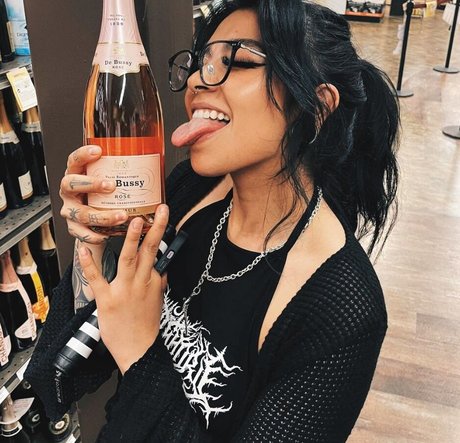 Aileen Senpai model naked galleries