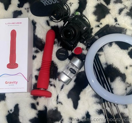 Moonzycat nude star images