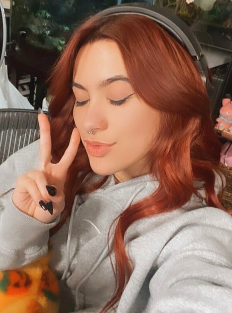 Moonzycat beautiful actress pictures