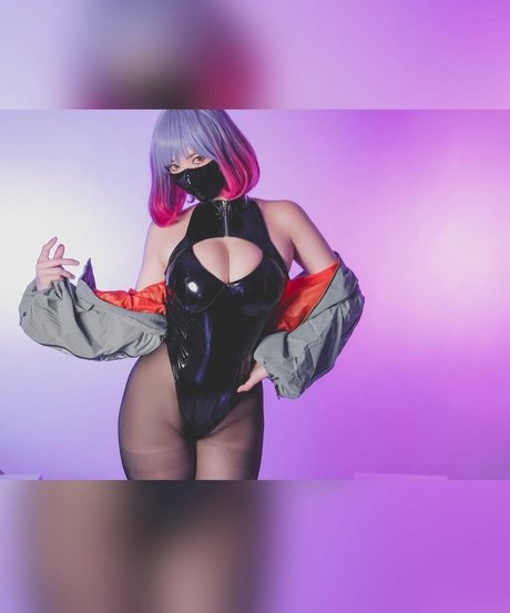 Ying Tze model hot image