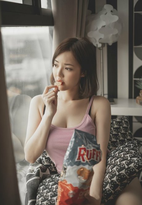 Ying Tze model top photos