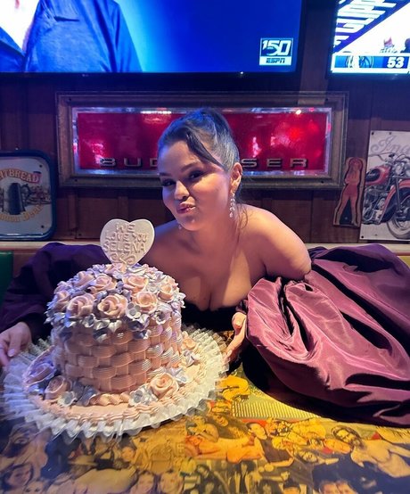 Selena Gomez sexy pornstar img