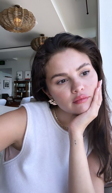 Selena Gomez star pics
