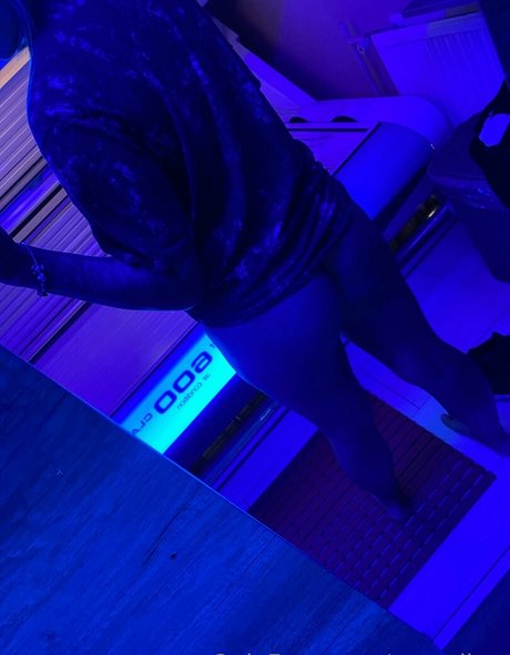 corneliaw model naked images