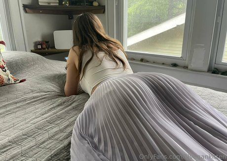 lilvegankitten model naked image