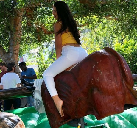 CarolineKwan pornstar nude picture