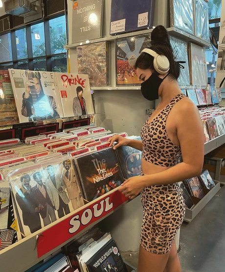 CarolineKwan pornstar naked pics