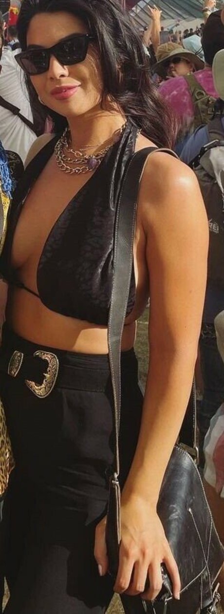 CarolineKwan model erotic photo