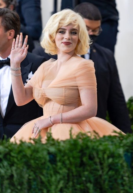 Billie Eilish hd pornstar pic