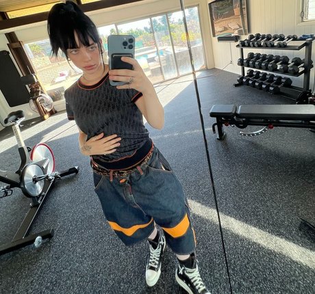 Billie Eilish nude star pic
