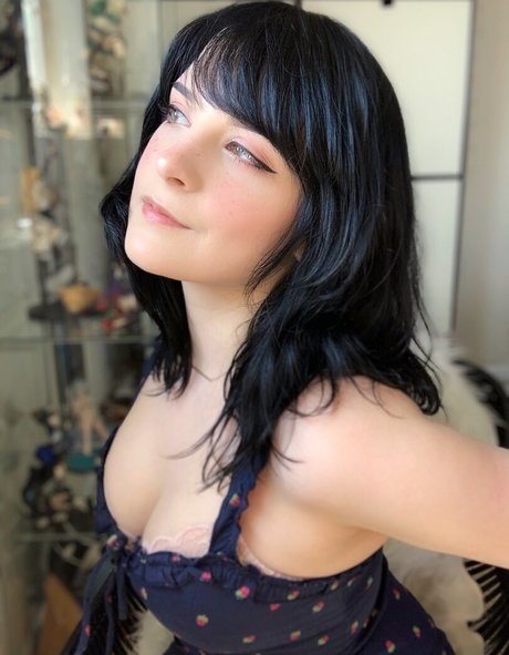 Hiso Neko naked actress images