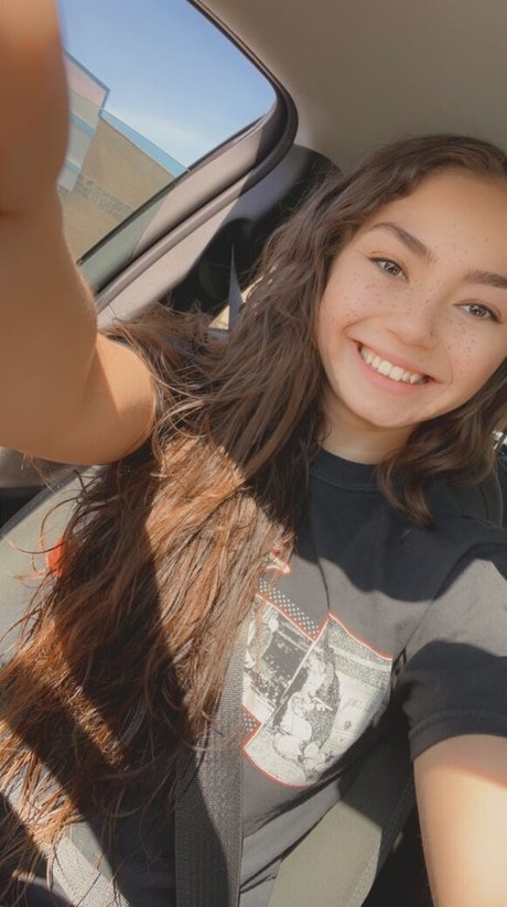 Skye Dolecki pornstar sex gallery