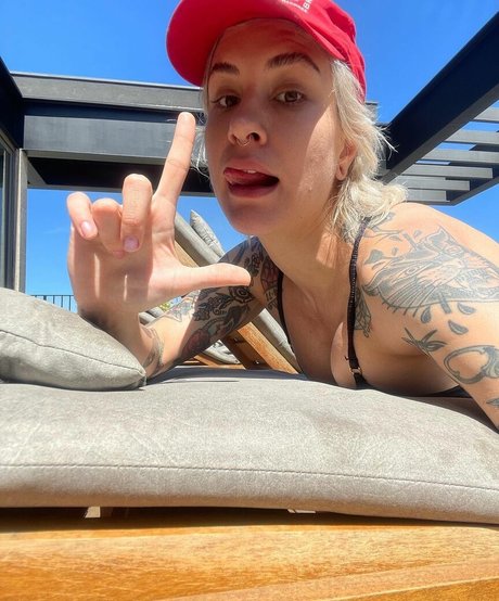 Mariana Ayres high quality actress gallery