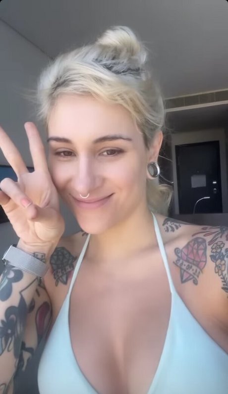 Mariana Ayres perfect pornstar pics