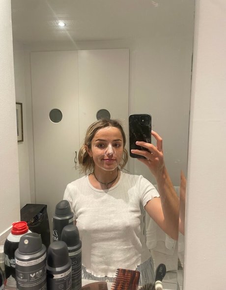 Ailish Morrison nude model img