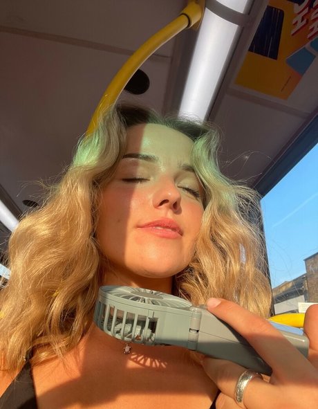 Ailish Morrison model free pic