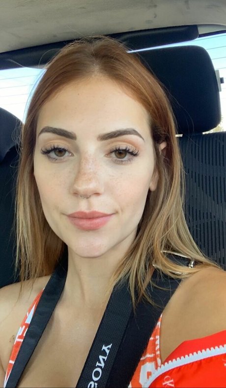 Karol Queiroz hot actress galleries