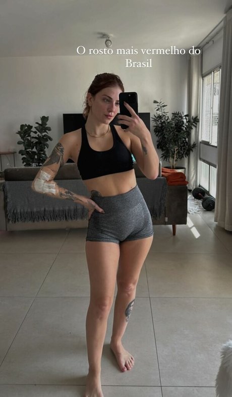 Karol Queiroz adult model pic