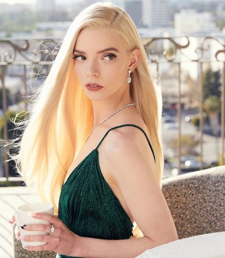 Anya Taylor Joy naked actress img