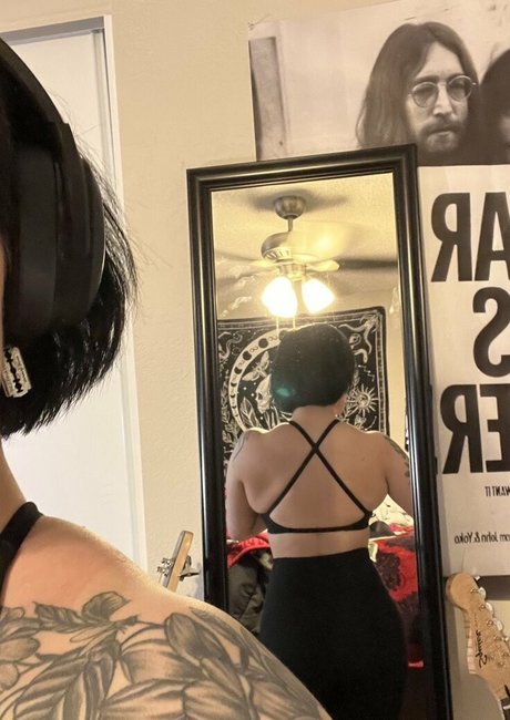 Redroomromance porn star image