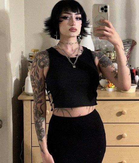 Redroomromance art star img