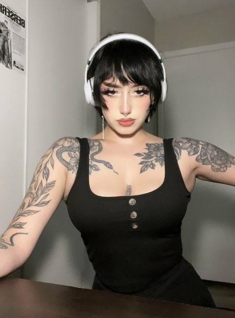 Redroomromance best actress images