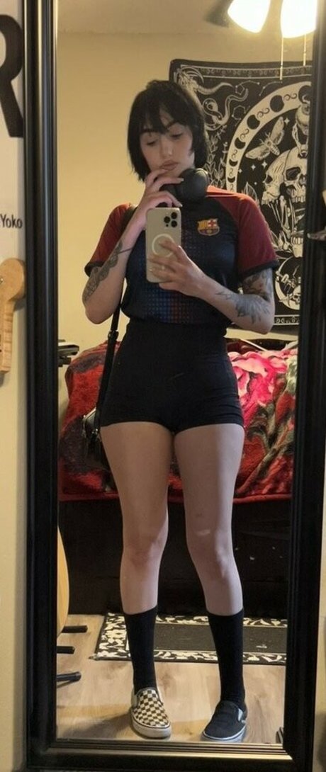 Redroomromance model perfect pic