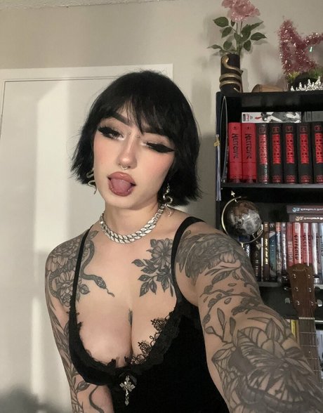 Redroomromance star nudes picture