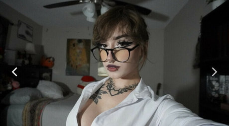 Redroomromance top star image