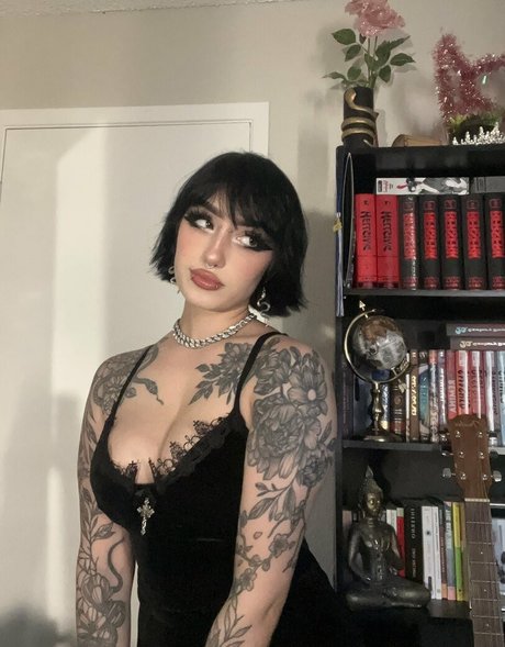 Redroomromance Profile pic