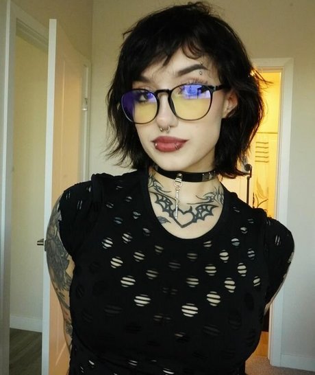 Redroomromance actress image