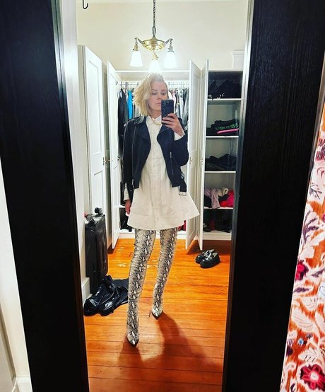 Renee Paquette porn model pics