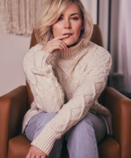 Renee Paquette model sexy pics