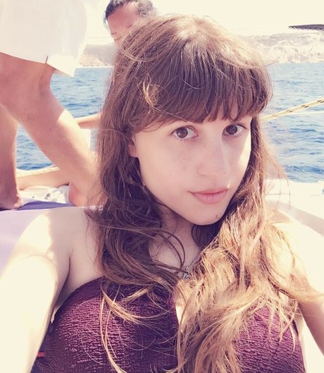 Aril s Chest model free pictures