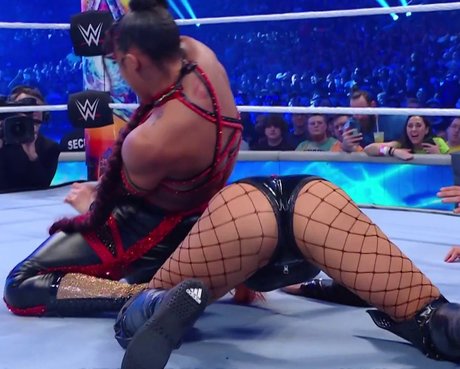 Becky Lynch model perfect photo