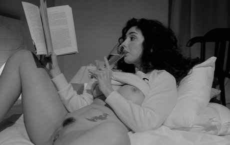 Cleopatra Sinns sexy model archive