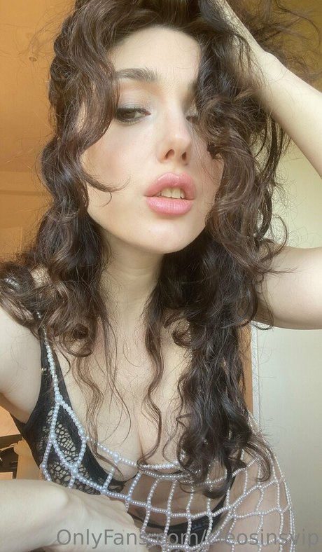 Cleopatra Sinns hd actress images