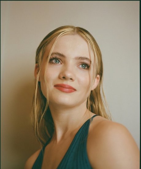 Freya Allan xxx model images