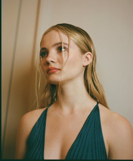 Freya Allan model porn archive