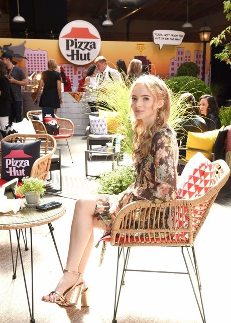 Freya Allan pornstar pretty photos