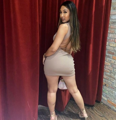 Parker McKenna Posey star high quality images