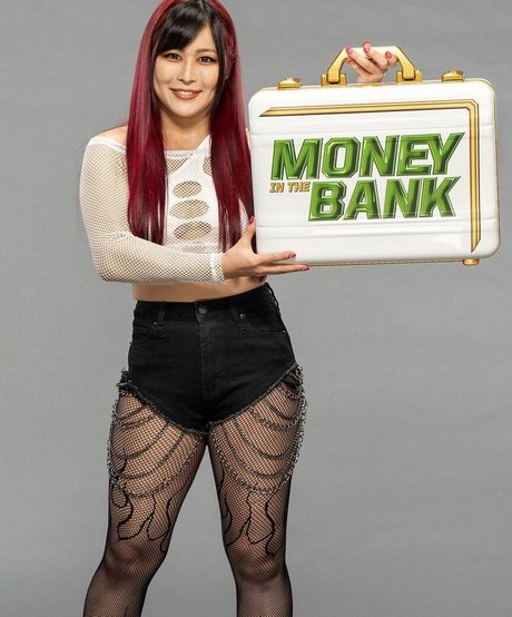 Iyo Sky adult model image