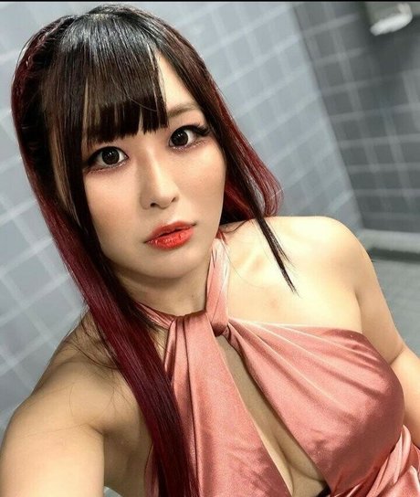 Iyo Sky model naked photo