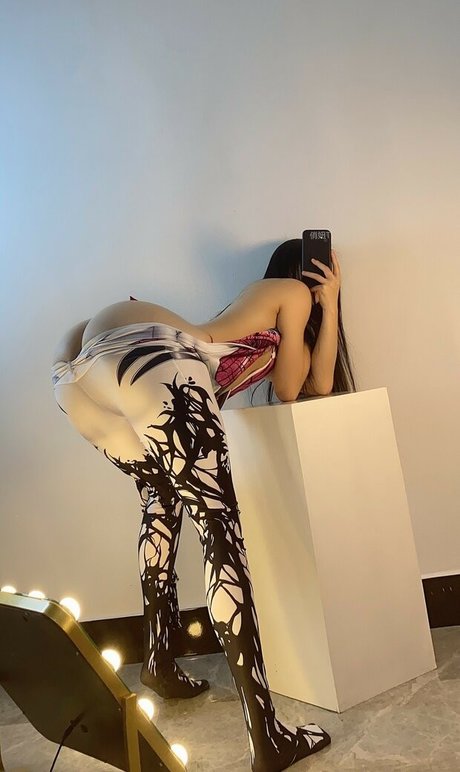 QiaoniuTT porn model picture